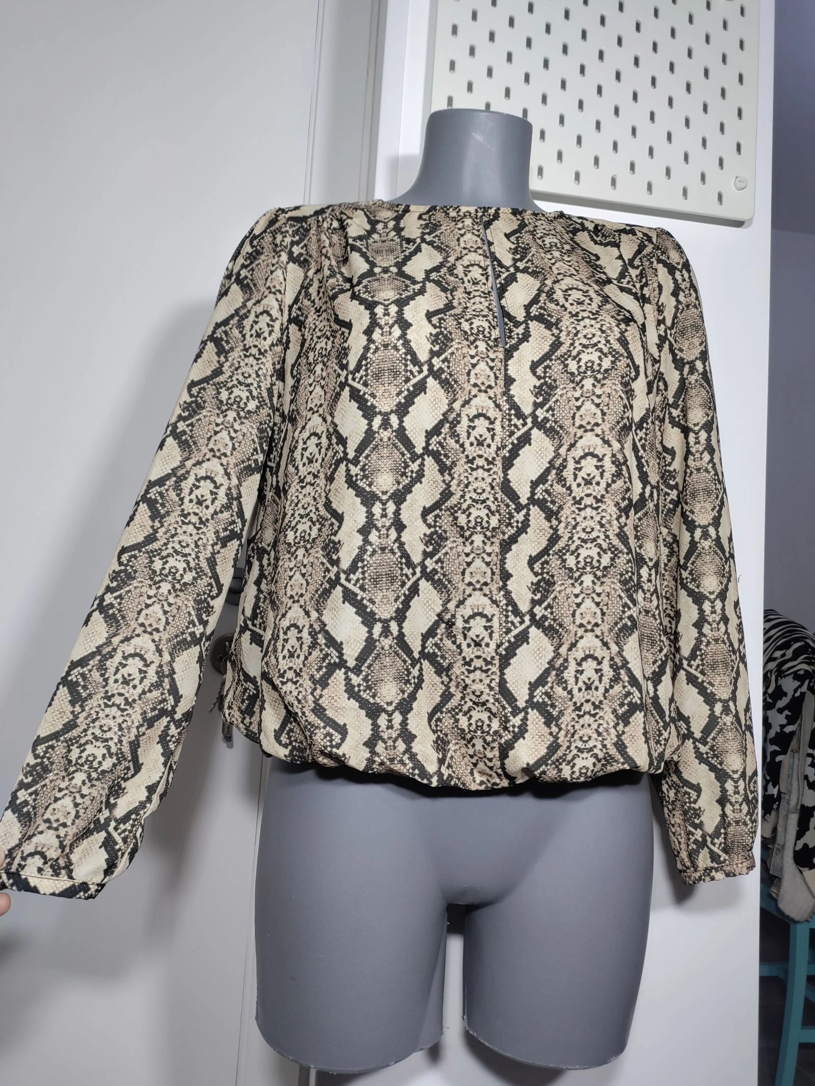 Blusa estampa cobra Sfera Collection - Tamanho G – photo 2